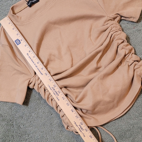 NWT PrettyLittleThing Camel Structured Rib Ruched Short Sleeve Top Women's US 8 - Picture 9 of 9